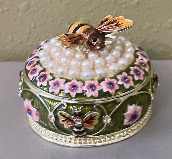 Ciel Collectable Bee and Pearl Enamel Box